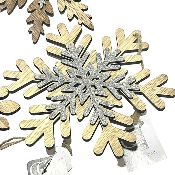 Gift Craft Set of Four Large Wooden Snowflakes with Silver Glitter. - Picture 5 of 5